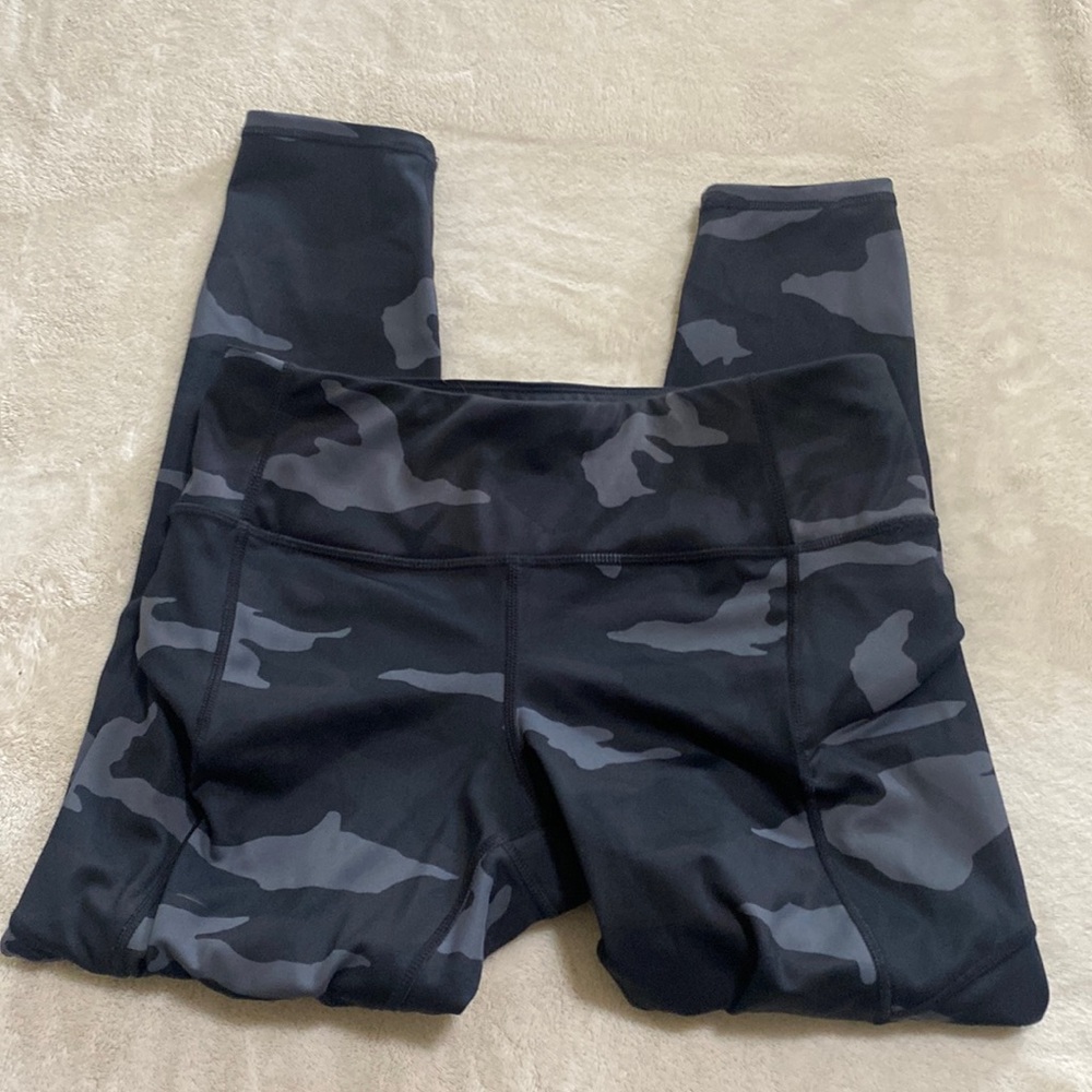 Athleta black and gray camo workout leggings